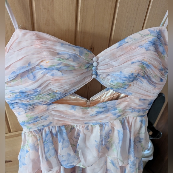 Mac Duggal Ieena Floral Gown Size 6 - Picture 8 of 10